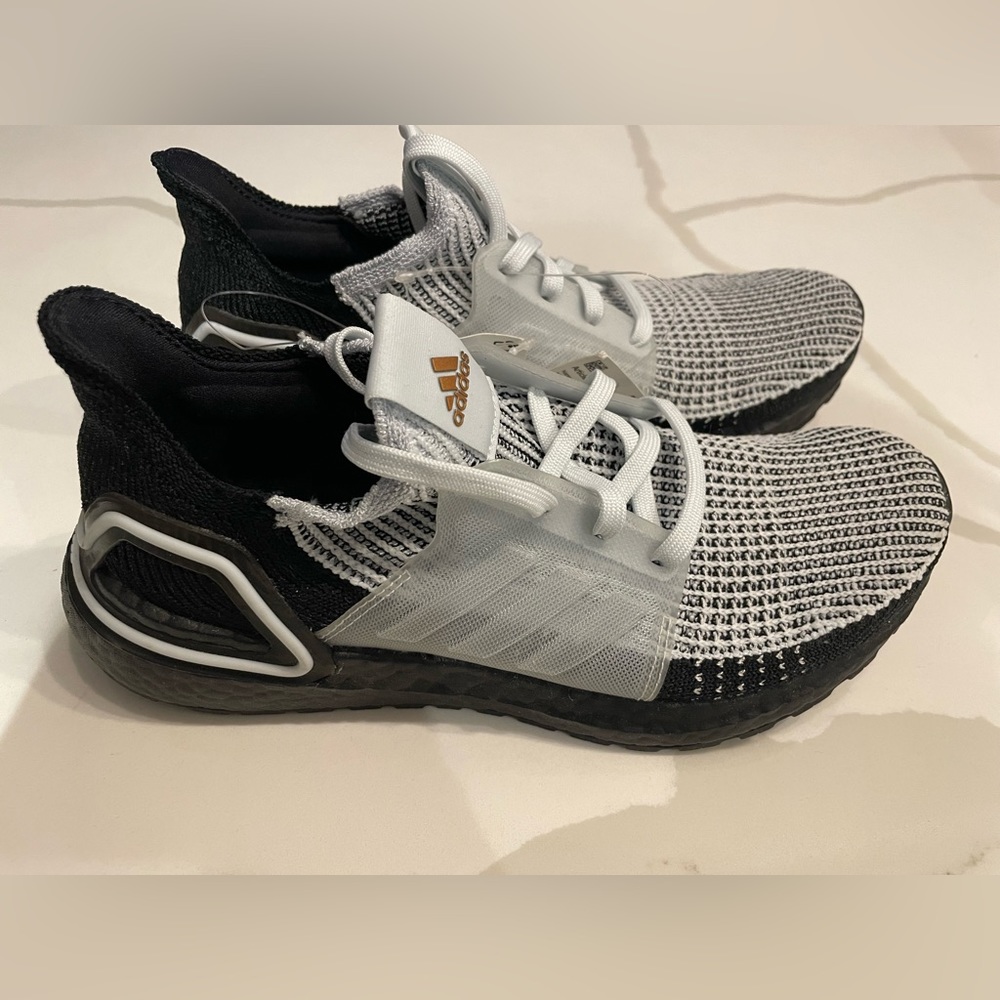 Women Adidas Ultraboost 19 size 7 NEW
